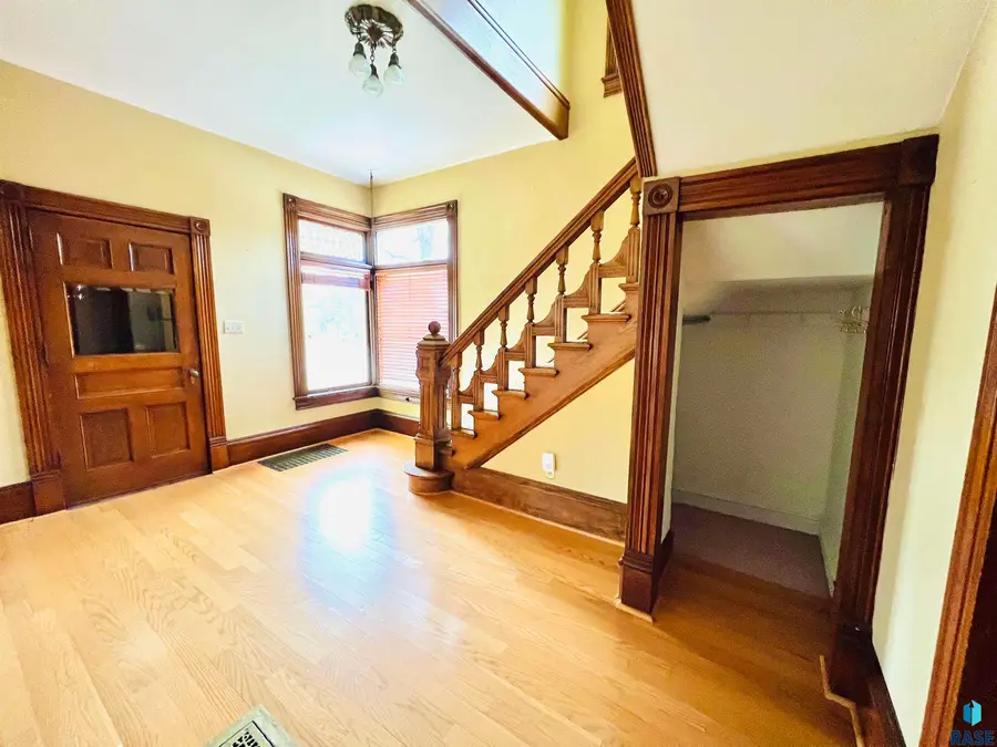 624 W 8th St, Sioux Falls, SD 57104 - #2