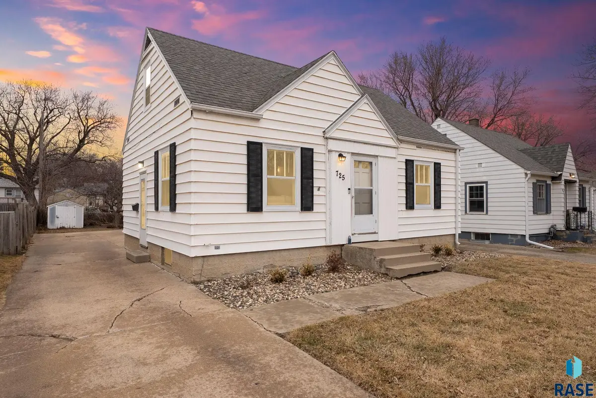 725 S Glendale Ave, Sioux Falls, SD 57104 - #1