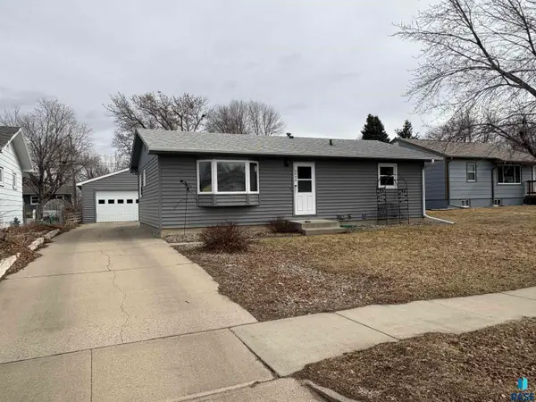 3712 S Hawthorne Ave, Sioux Falls, SD 57105