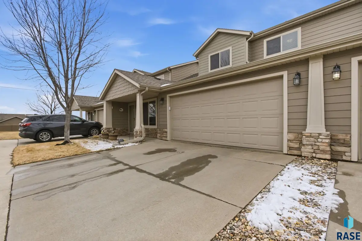 2907 E Fieldstone Pl, Sioux Falls, SD 57108 - #1