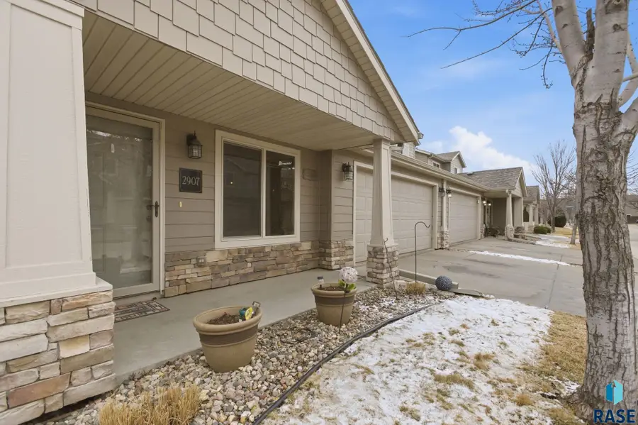 2907 E Fieldstone Pl, Sioux Falls, SD 57108 - #2