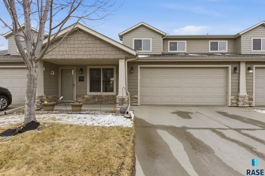 2907 E Fieldstone Pl, Sioux Falls, SD 57108 - #3