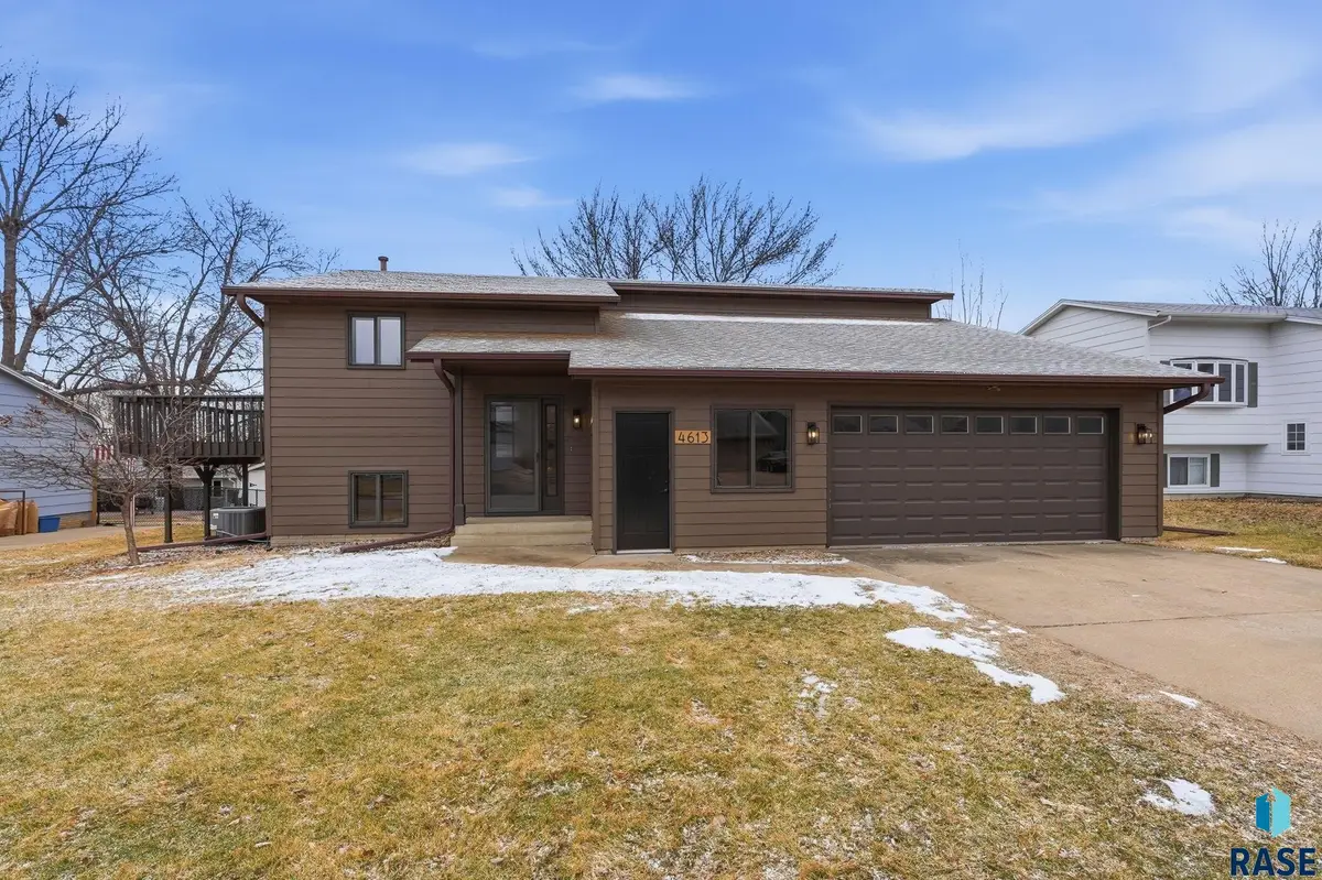 4613 E Fernwood Dr, Sioux Falls, SD 57110 - #1