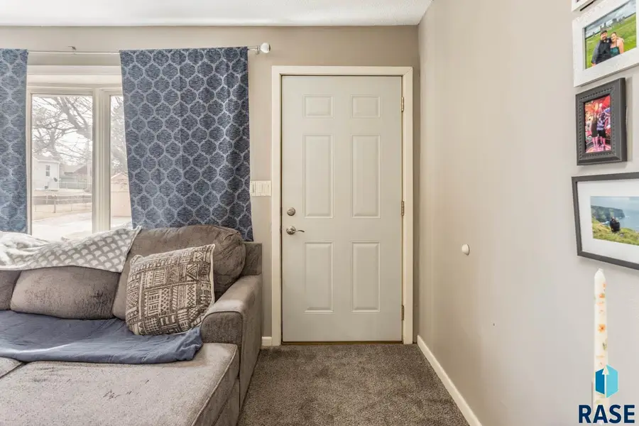 330 S Chicago Ave, Sioux Falls, SD 57103 - #3