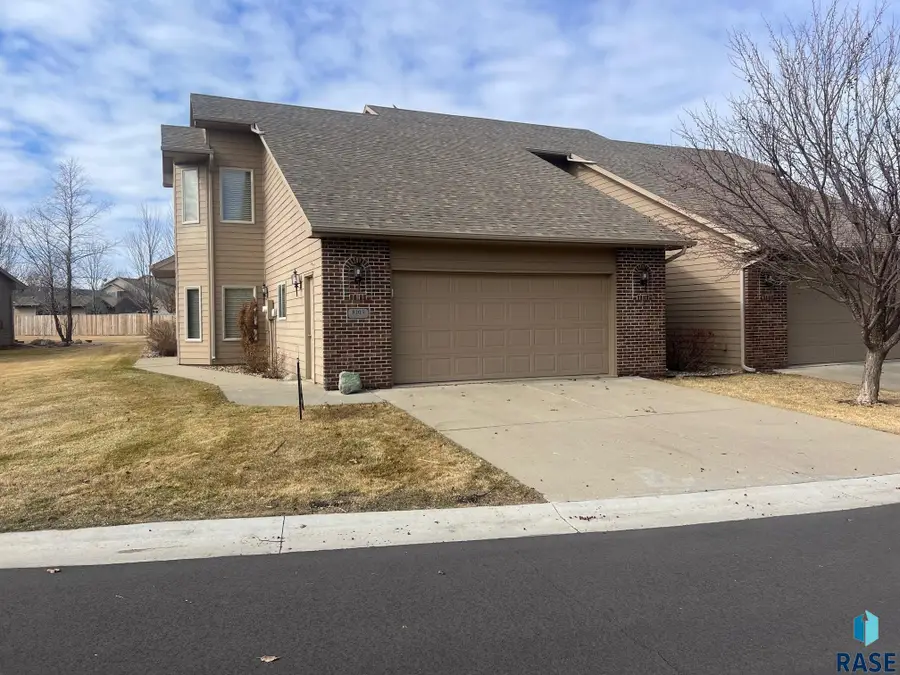 8103 S Brenda Pl, Sioux Falls, SD 57108 - #2