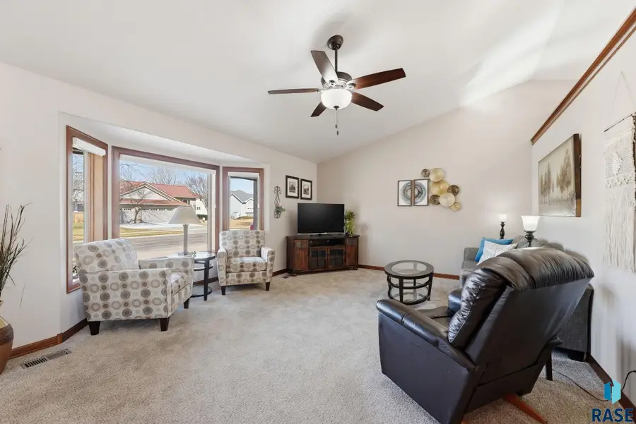 1412 S Deerberry Trl, Sioux Falls, SD 57106 - #2