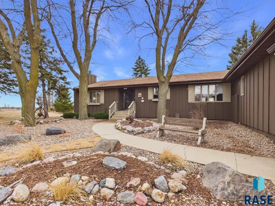 8701 E Maple St, Brandon, SD 57005 - #2