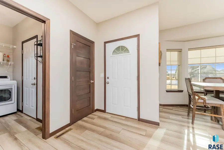 9520 W Keyrell Cir, Sioux Falls, SD 57106 - #3