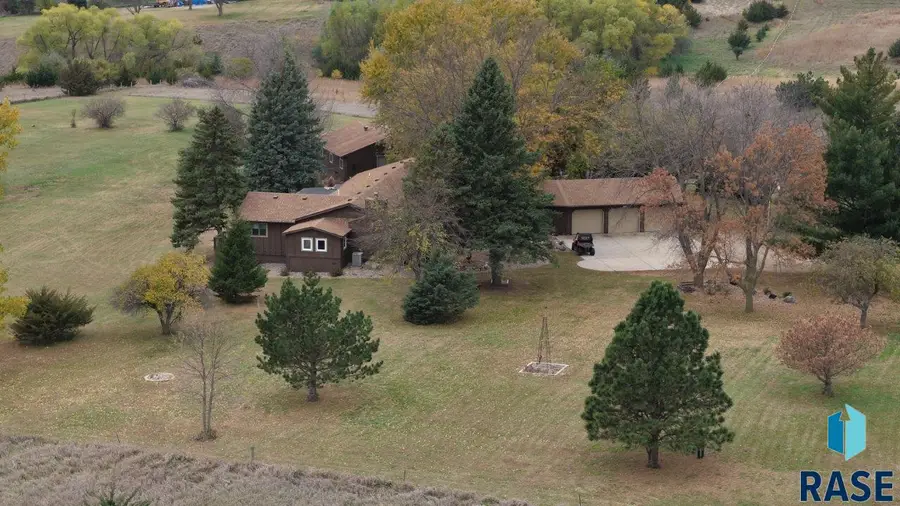 8701 E Maple St, Brandon, SD 57005 - #2