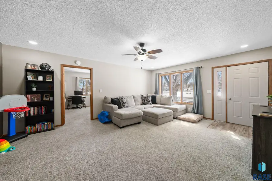 800 Montana Ave, Hurley, SD 57036 - #3