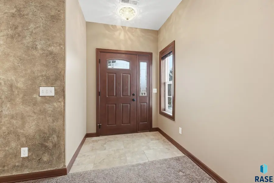 5537 E Eastbridge Pl, Sioux Falls, SD 57110 - #2