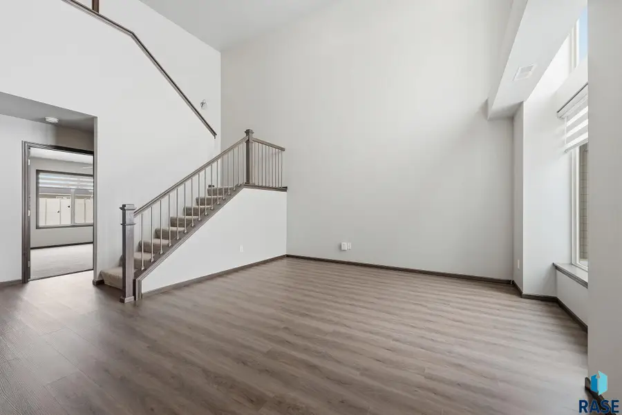 1107 S President Ct, Sioux Falls, SD 57106 - #3