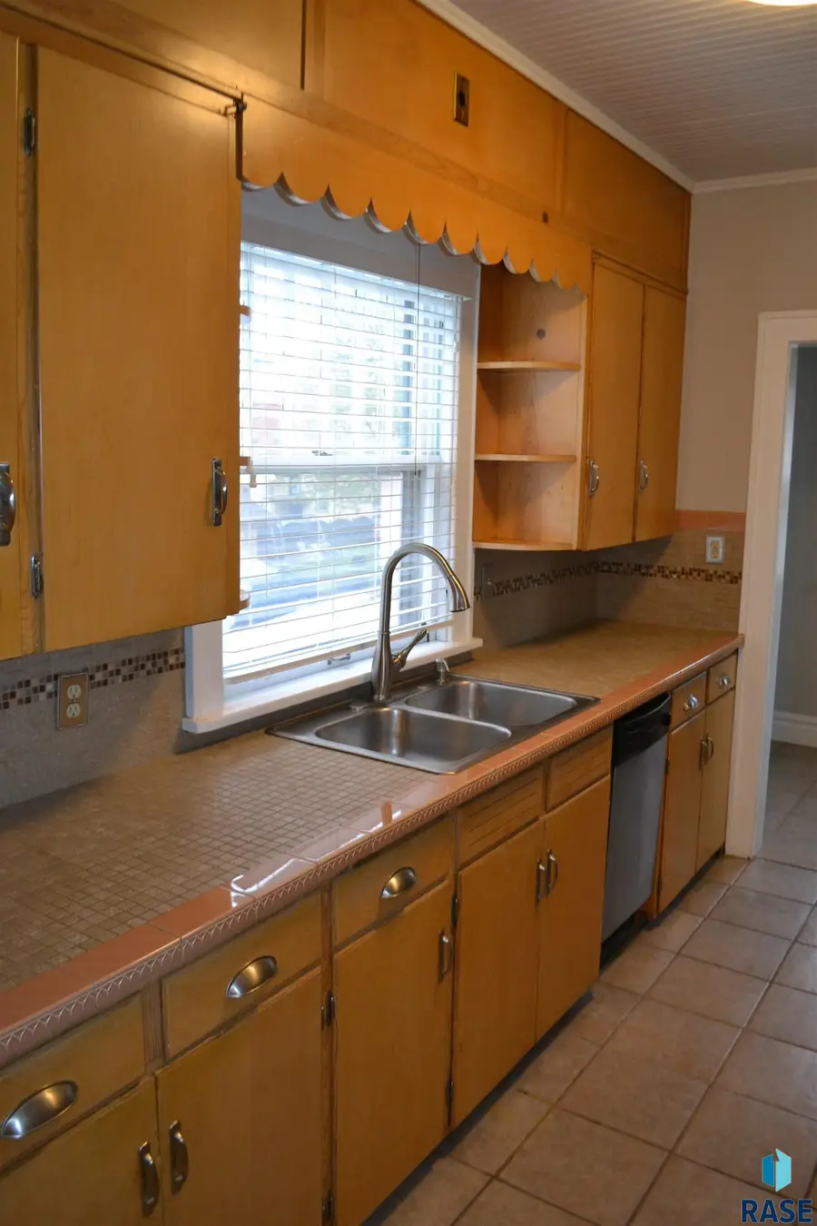 202 E 18th St, Sioux Falls, SD 57104 - #3