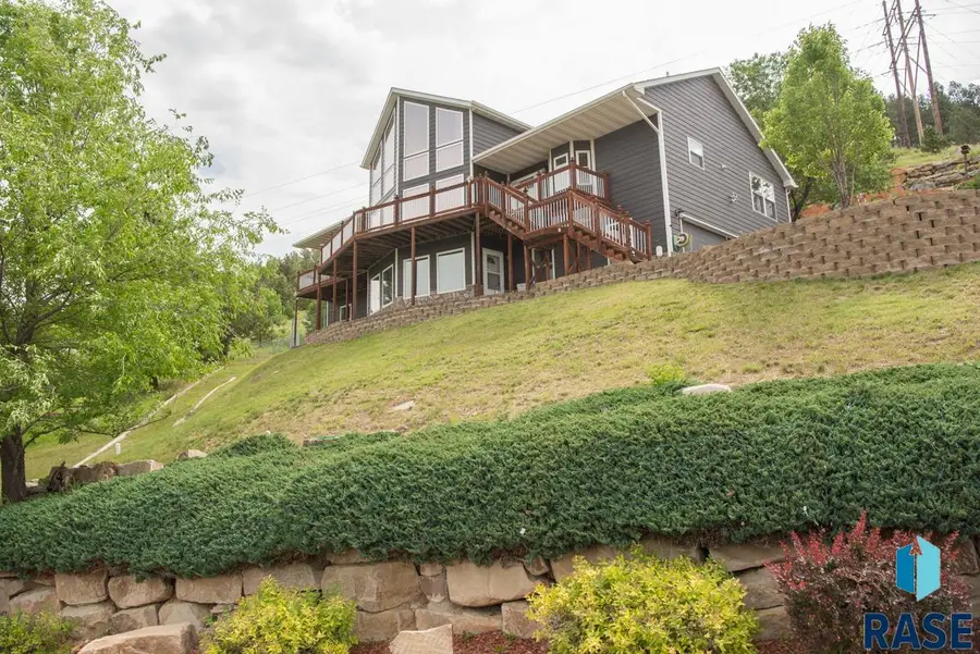 2330 Arroyo Ct, Rapid City, SD 57702 - #2