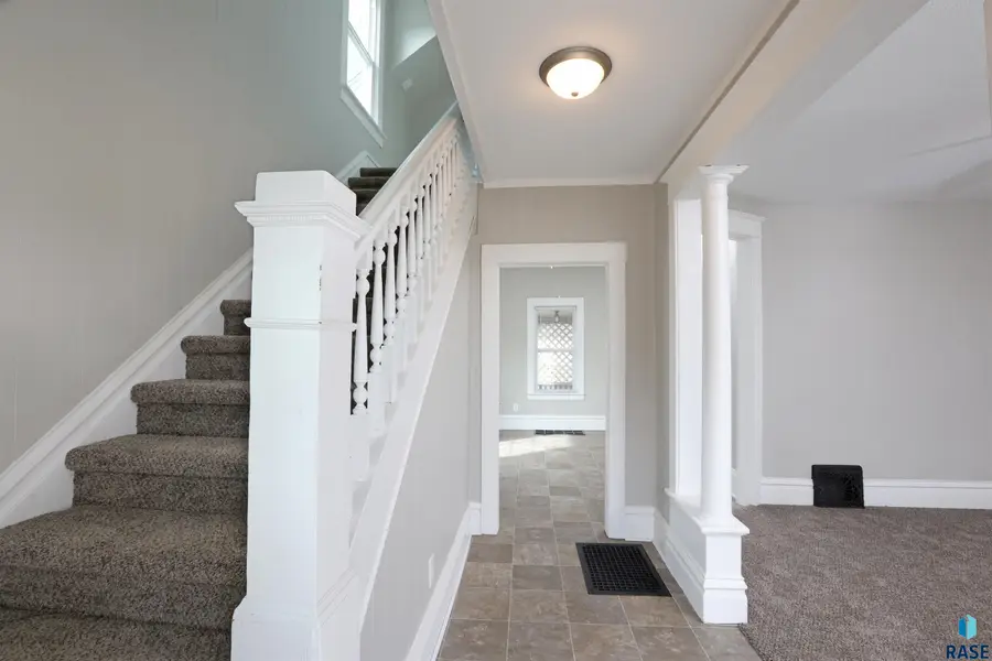 609 N Sherman Ave, Sioux Falls, SD 57103 - #3