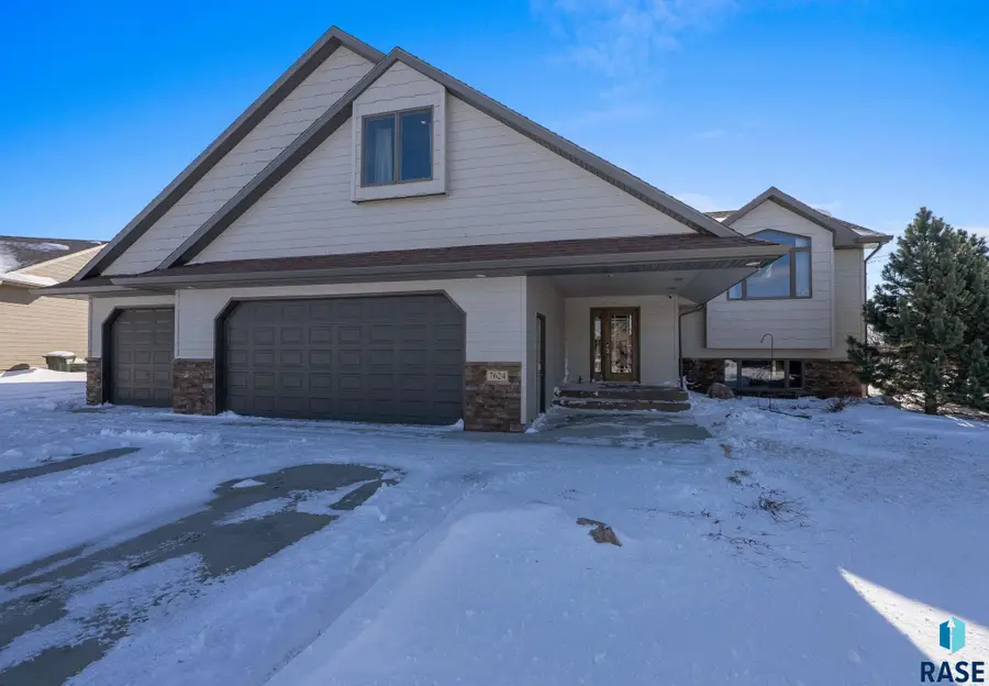 7624 S Courtyard Cir, Sioux Falls, SD 57108 - #2