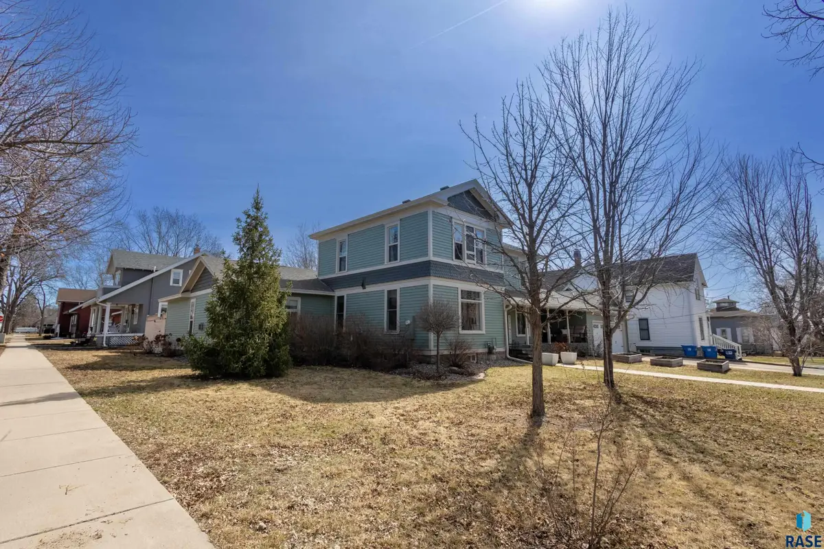 424 N Broadway St, Canton, SD 57013 - #1