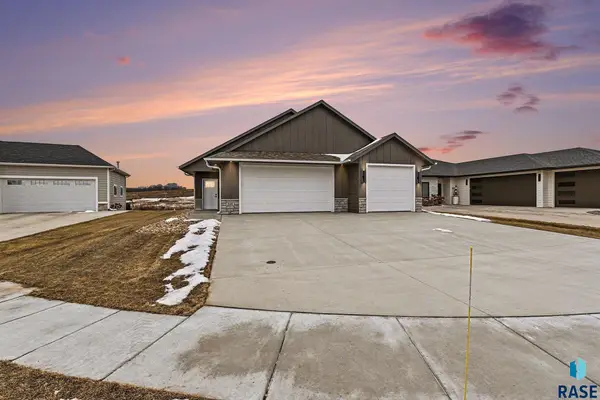 205 N Wildcat Dr, Sioux Falls, SD 57110