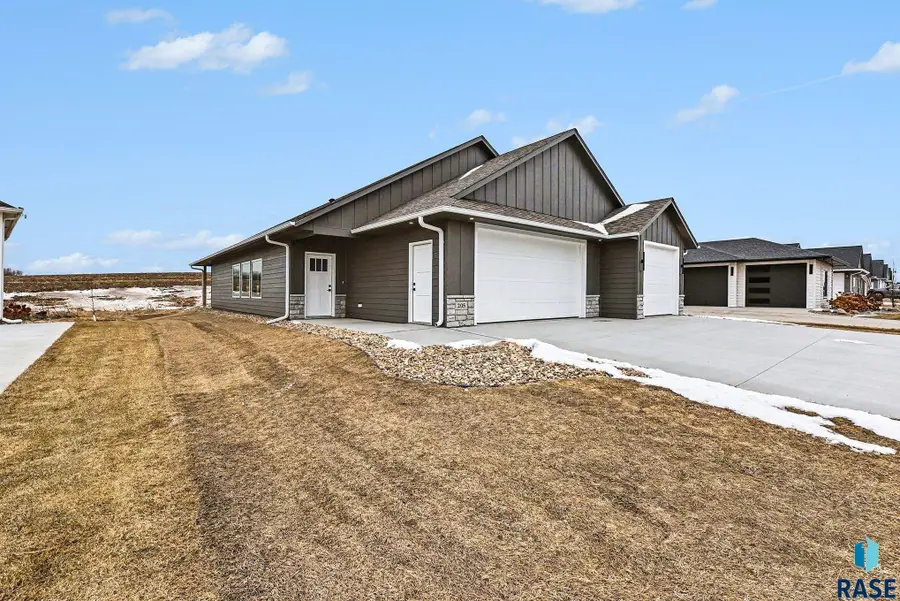 205 N Wildcat Dr, Sioux Falls, SD 57110 - #2