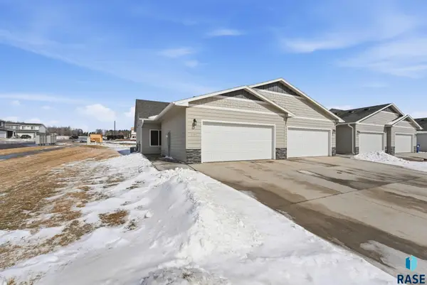 8167 E Tencate Pl, Sioux Falls, SD 57110