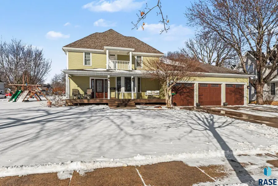 505 N Cedar St, Luverne, MN 56156 - #2