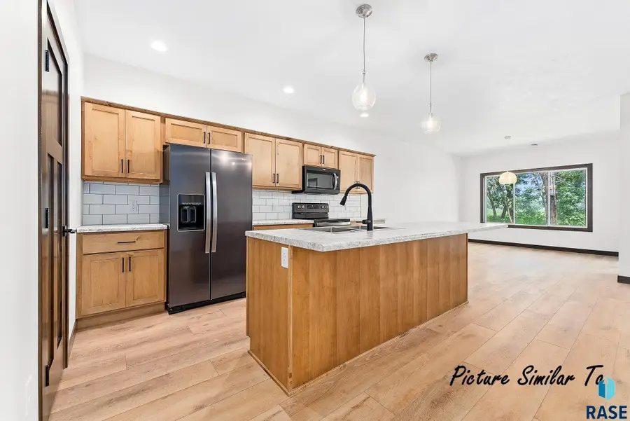 511 Bunyan Dr, Harrisburg, SD 57032 - #3