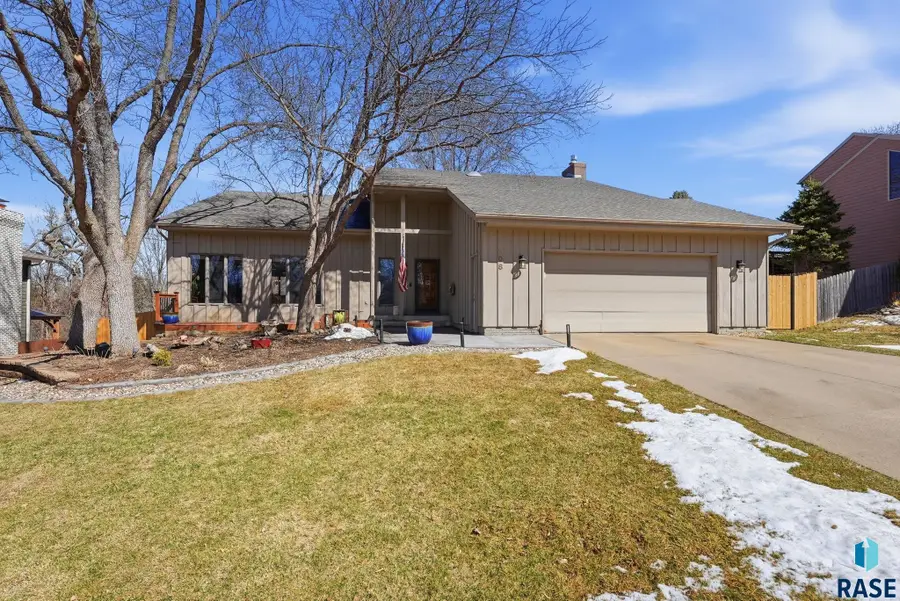 308 E Aspen Dr, Sioux Falls, SD 57105 - #2