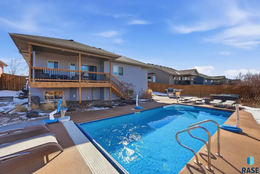 8109 S Brett Ave, Sioux Falls, SD 57108 - #2