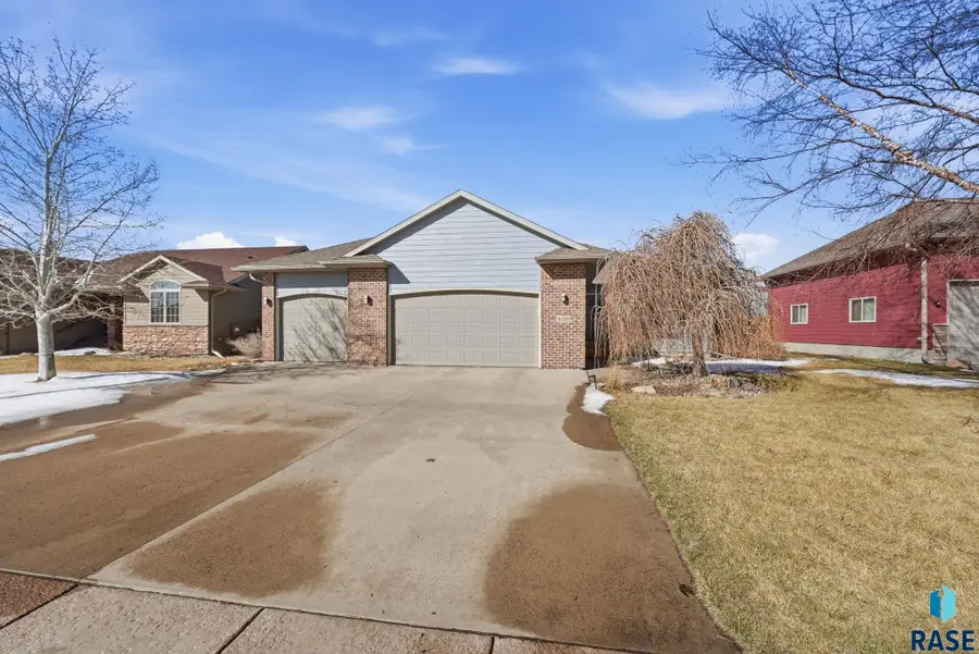 8109 S Brett Ave, Sioux Falls, SD 57108 - #3