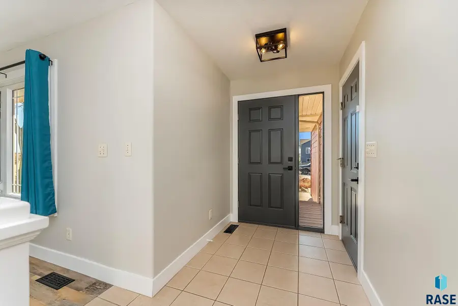 2200 E 63rd St, Sioux Falls, SD 57108 - #2