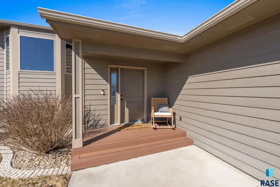 801 N Copper Ave, Brandon, SD 57005 - #2