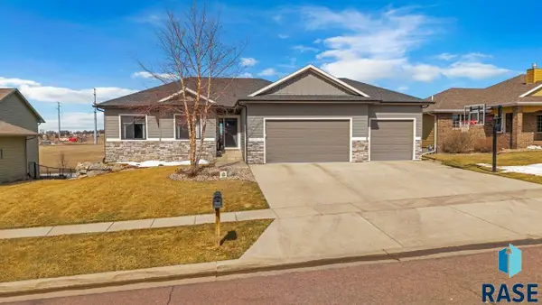 1604 E Liberty Cir, Brandon, SD 57005