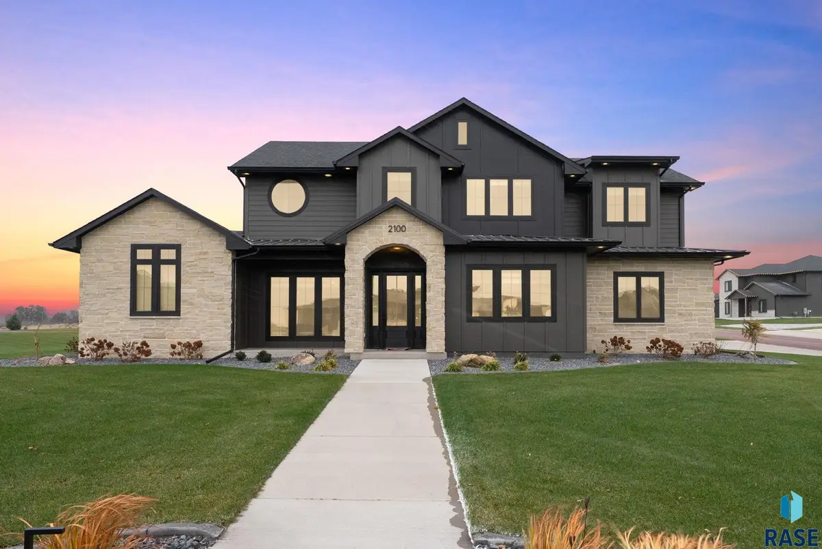 2100 N Marlowe Ave, Sioux Falls, SD 57110 - #1