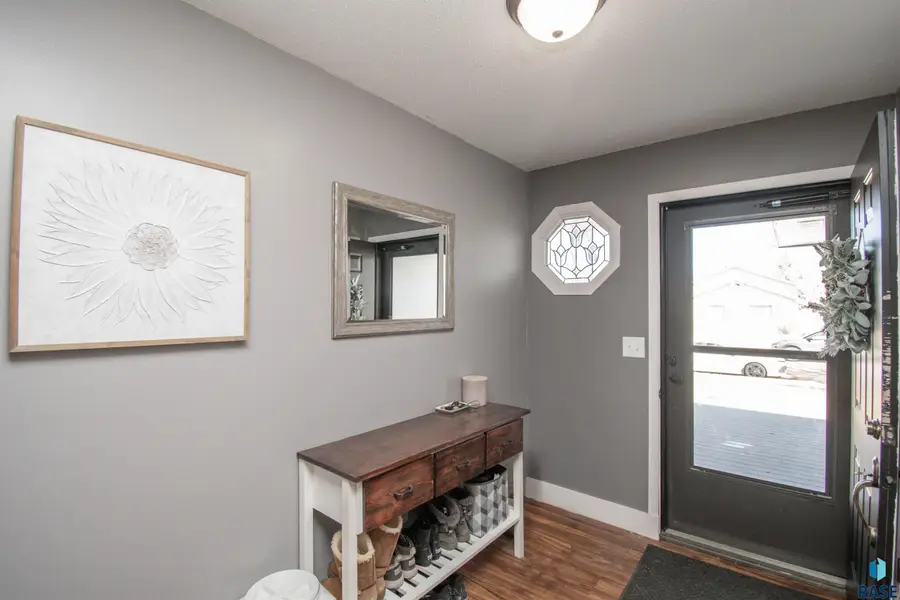2309 S Dover Dr, Sioux Falls, SD 57106 - #3