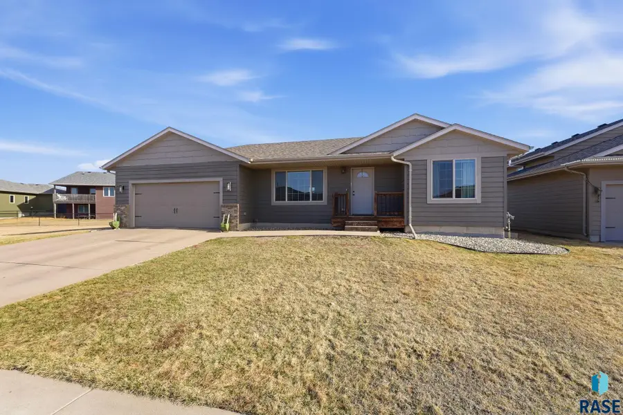 7908 W Pettigrew Ln, Sioux Falls, SD 57106 - #2