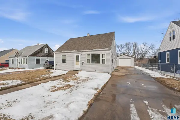 1632 Frederick Dr, Sioux Falls, SD 57105