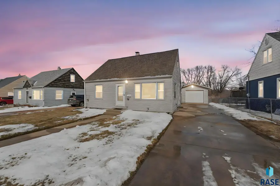 1632 Frederick Dr, Sioux Falls, SD 57105 - #2