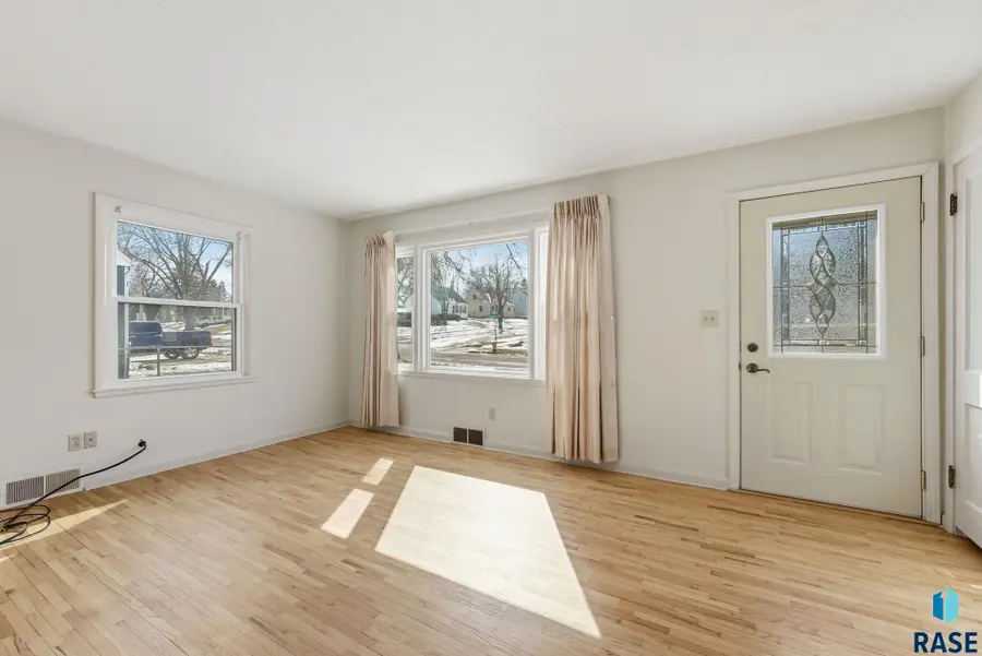 1632 Frederick Dr, Sioux Falls, SD 57105 - #3