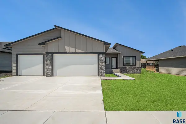1121 Cyber Ct, Madison, SD 57042
