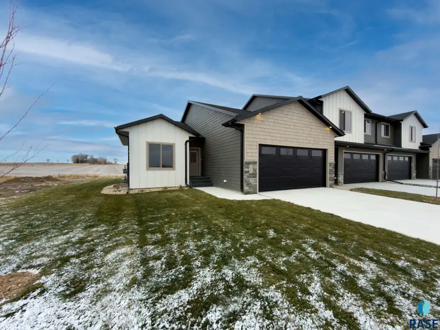 2700 E Hazelnut St, Brandon, SD 57005 - #2