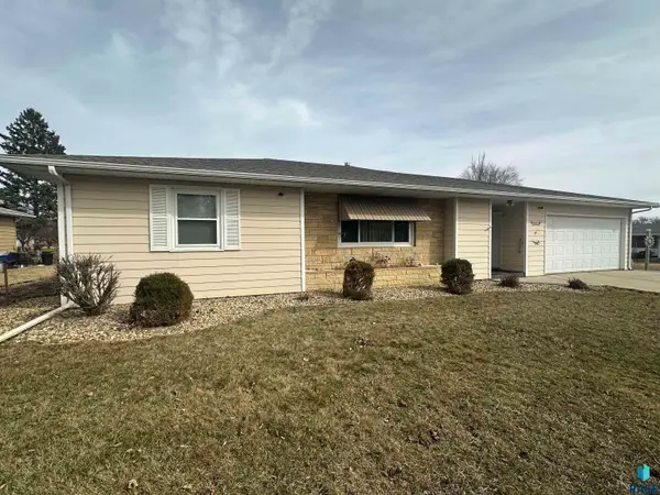 512 Division Ave, Madison, SD 57042