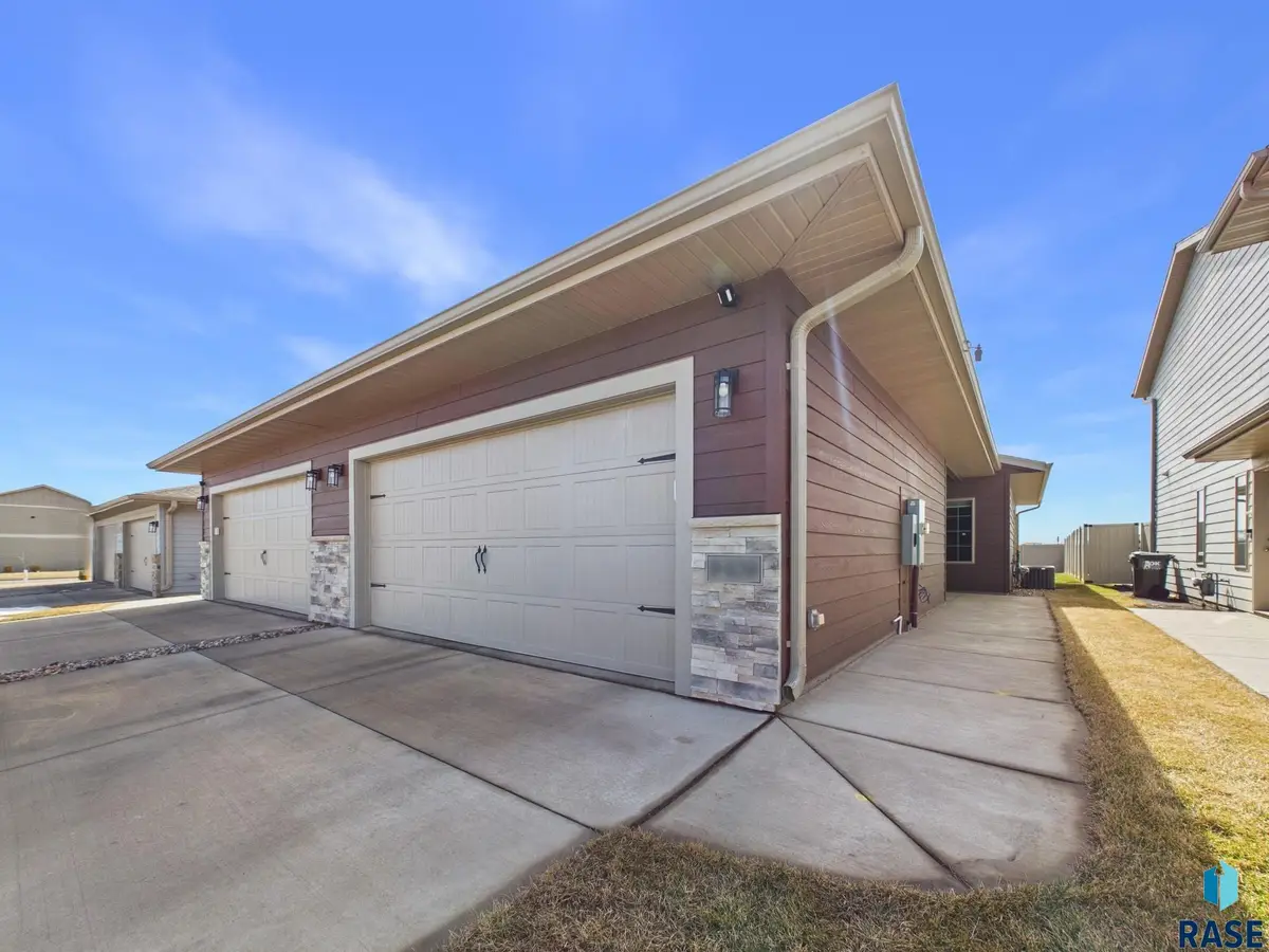 9409 W Dolores Dr, Sioux Falls, SD 57106 - #1