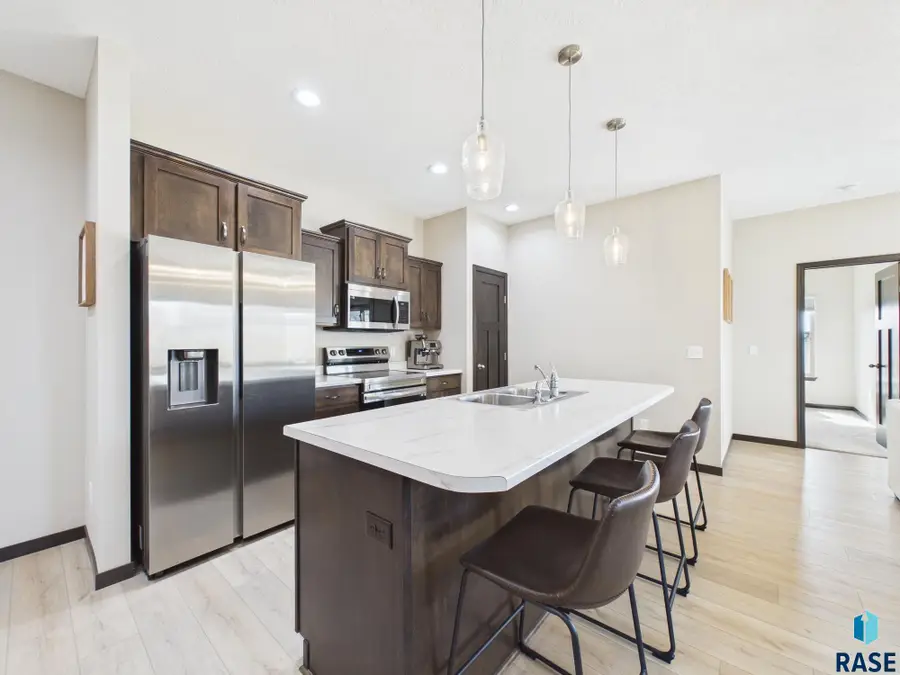 9409 W Dolores Dr, Sioux Falls, SD 57106 - #2