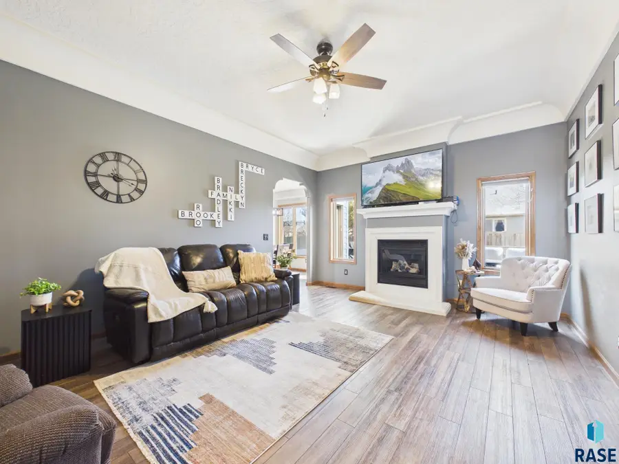 1700 S Locust Ave, Brandon, SD 57005 - #3