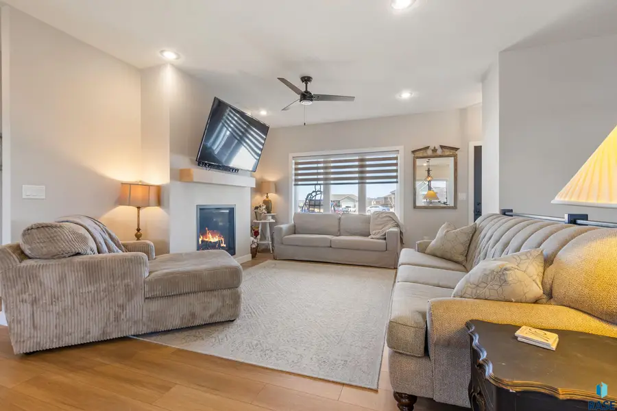 5301 S Hosta Ave, Sioux Falls, SD 57108 - #3