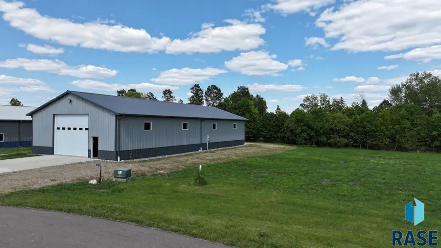 6460 Nordstrom Trl, Madison, SD 57042 - #2