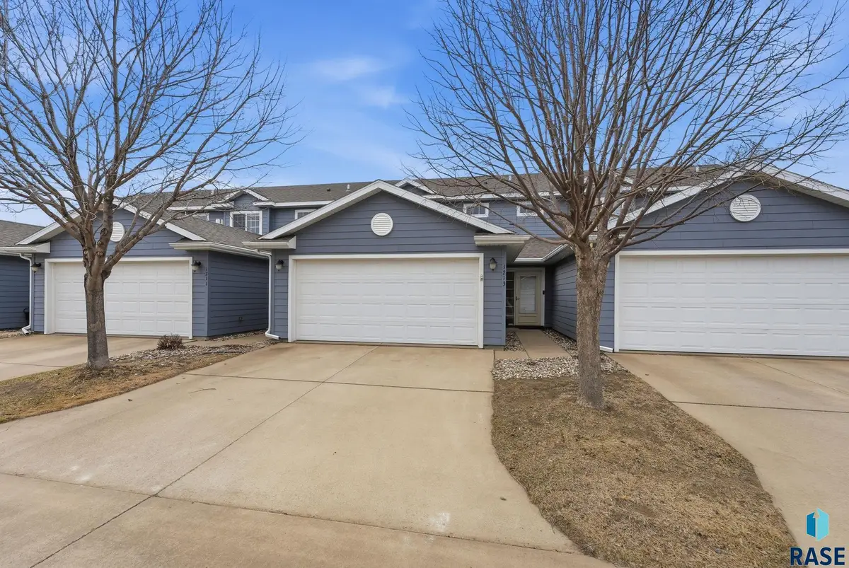 1213 N Pekin Pl, Sioux Falls, SD 57107 - #1