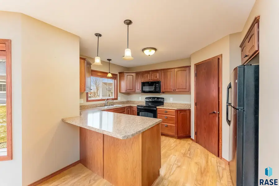 1213 N Pekin Pl, Sioux Falls, SD 57107 - #3