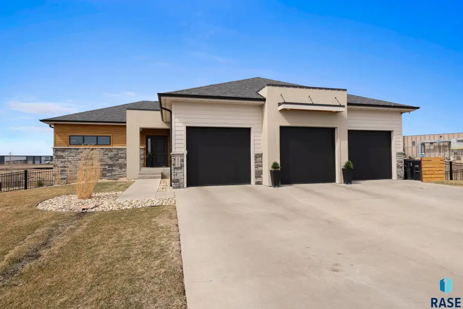 276 Central Park Ct, Harrisburg, SD 57032 - #2