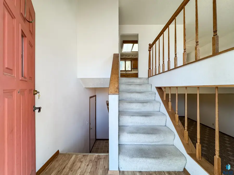 2301 S Wellington Ave, Sioux Falls, SD 57106 - #2